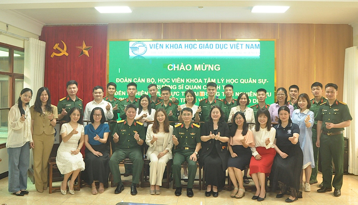 Đoàn cán bộ, học viên khoa tâm lí học quân sự – Trường Sĩ quan chính trị đến thăm và làm việc tại Trung tâm nghiên cứu phát triển chương trình và đánh giá giáo dục – Viện Khoa học Giáo dục Việt Nam